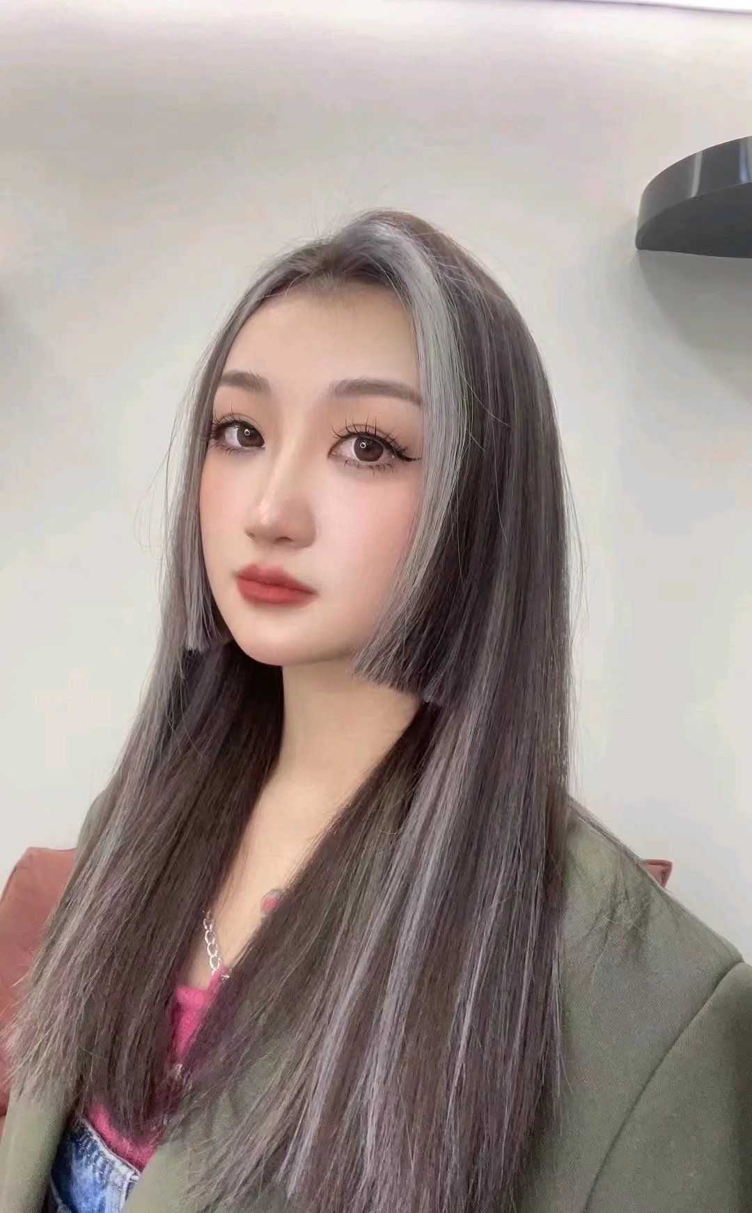 连衣裙 最火女士发型有哪些？这几种美翻了，你剪对了吗