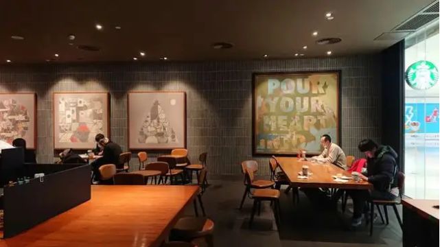 00后|看了“年轻人假装上班”的热搜后,成年人的我哭了