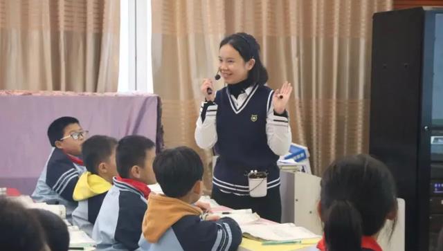 因为一道数学题，小学生家长在班级群里发飙，老师的回复尽显格局
