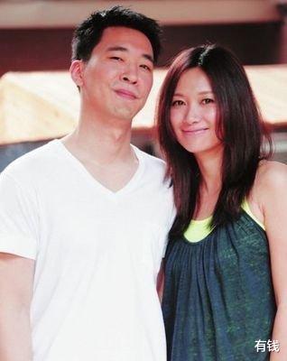 徐静蕾|徐静蕾近照曝光,身材臃肿不修边幅,与男友合体,男友偶像包袱重