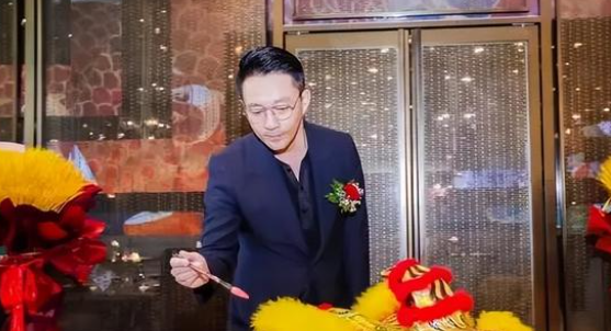 汪小菲|大S闪婚后,汪小菲事业遇危机,被曝饭店一个月损失200万仍不裁员