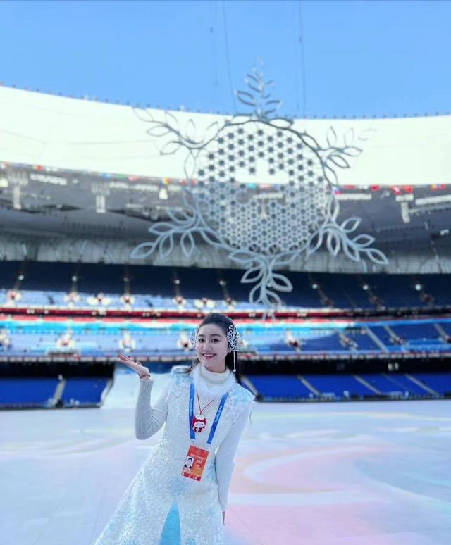 高君雨|点读机女孩20岁神似李兰迪！考名校成康辉师妹，父母拒绝进演艺圈