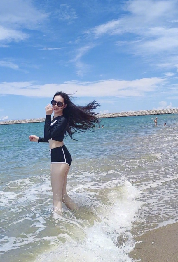 赵文卓|赵文卓为长女庆生,遥祝在瑞士求学的孩子健康,15岁女儿亭亭玉立