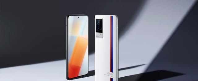 iqoo|120W旗舰退场，12+256G降1100元！幸福来得如此快