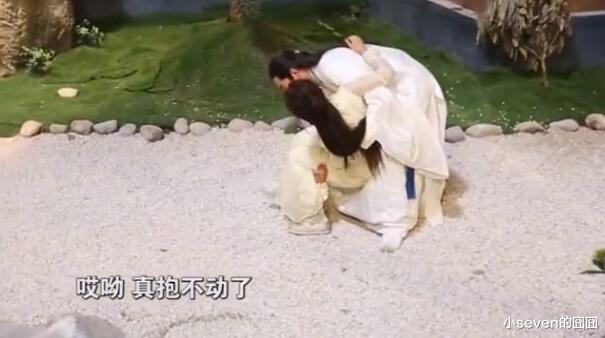 娱乐圈|?娱乐圈男星有多虚？拍戏抱不起女主，肌肉也能造假，学学前辈吧！