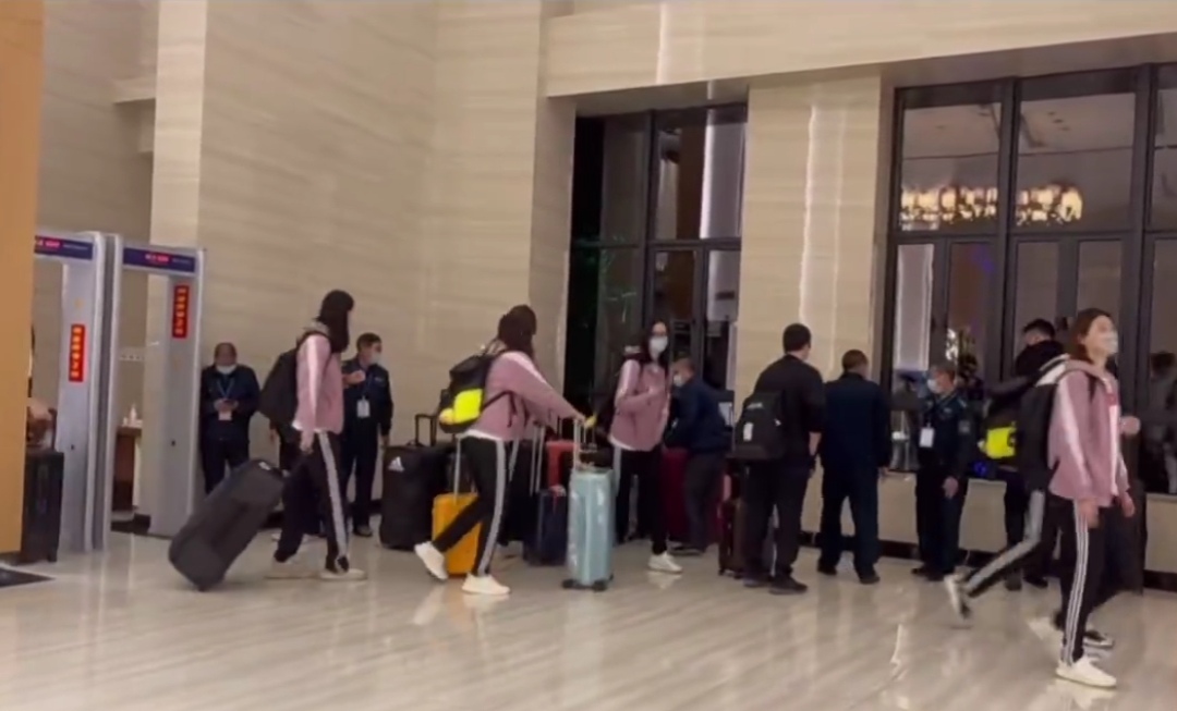 赵睿|女排第48次回娘家，一行43人封闭训练40天，三大赛事备战拉开序幕