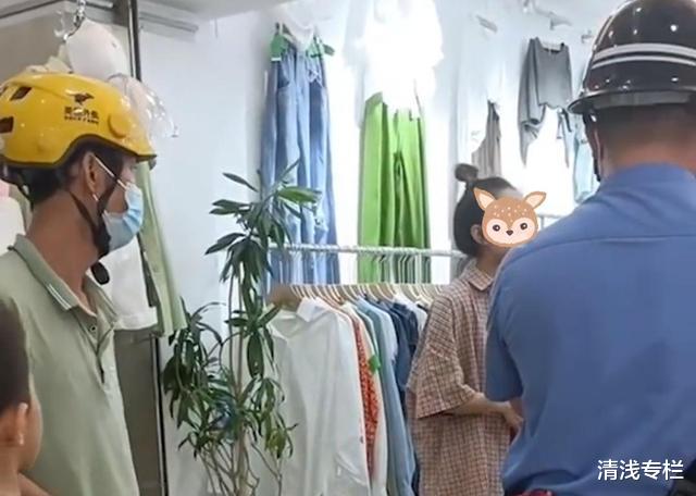 男孩买衣服花一千多,老板剪掉吊牌不付钱不让走,家长来退也被拒