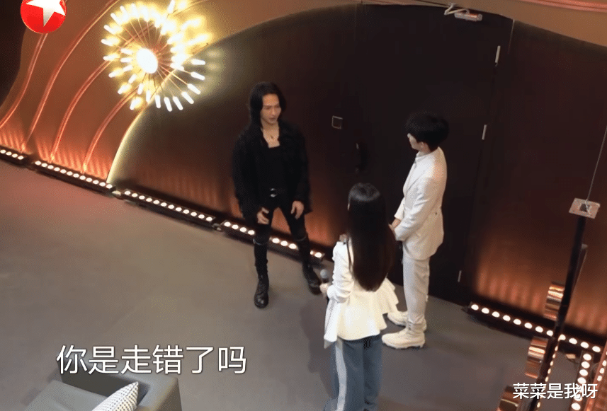 孟慧圆|张淇进入新生代的房间，马嘉祺和孟慧圆都大吃一惊，孟慧圆更是耿直发问：你是走错了吗？