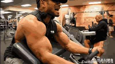 哑铃|25岁俄罗斯大力水手，手臂围度超过60厘米，4个动作练厚肱二头肌