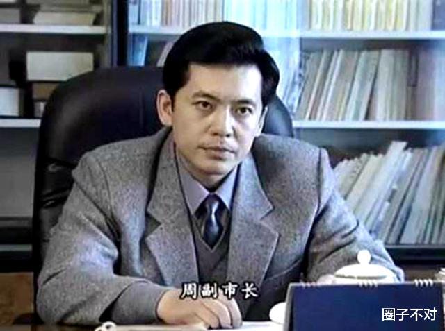 巩俐|何政军:拒绝巩俐娶初恋,因父亲演《亮剑》,爆红后却禁锢了事业