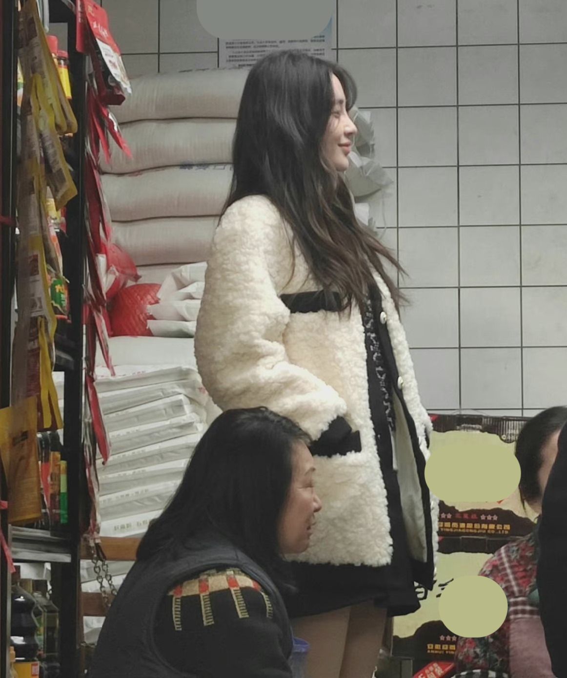 长津湖之水门桥|任嘉伦baby在菜市场拍戏，《暮色心约》生图曝光，同框好养眼