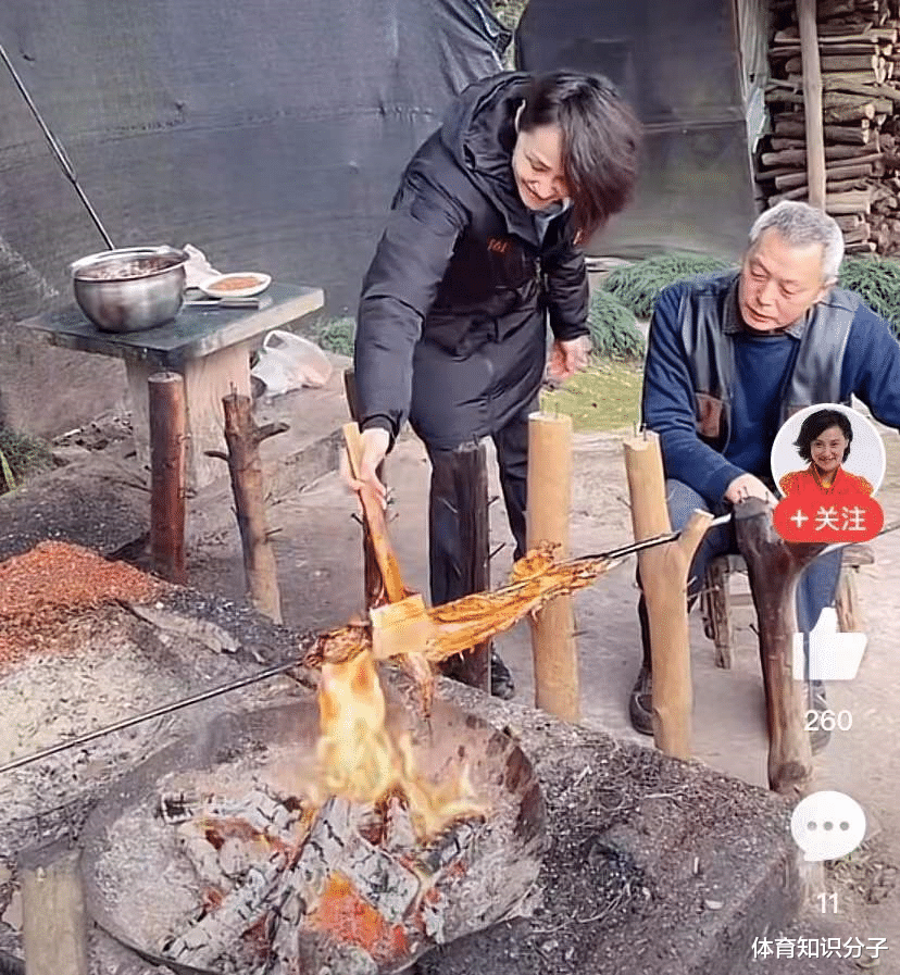 澳网|全红婵师姐回农村烧烤！开心把辣椒面撒肉上，51岁女皇夺72块金牌