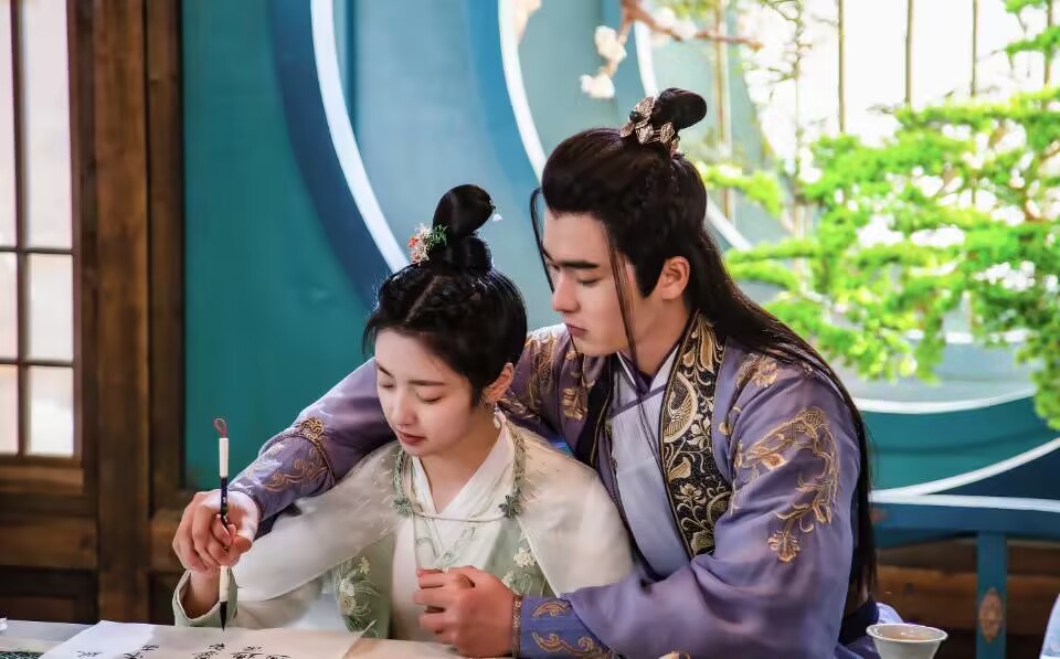 警察|《公子不可求》首播,一女选四男,游戏元素加持,典型的女性爽剧