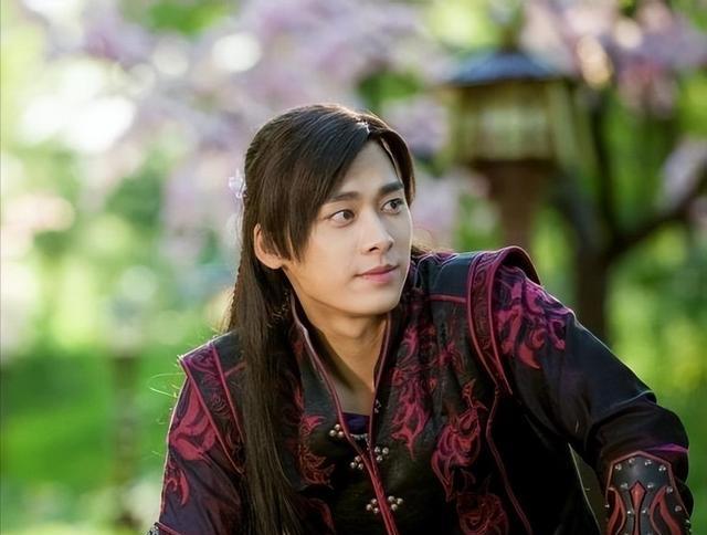 尹正|放过观众吧，皮都皱了还扎堆演古偶的男星们，年近40演未成年？