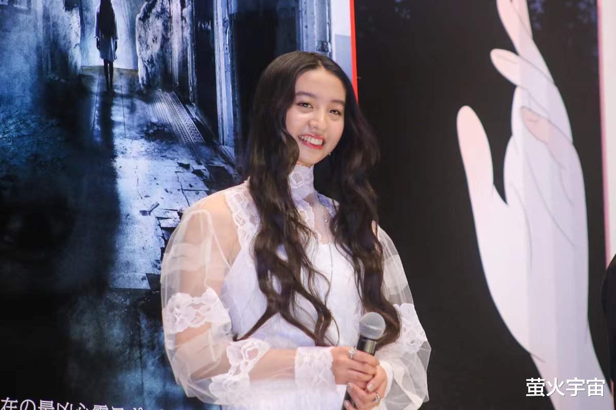 泡泡袖|18岁木村光希被众星捧月，薄纱泡泡袖白裙灵动，擦泪水巧秀硕大钻戒