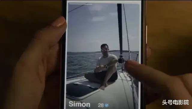 西蒙|8.3分！比杀猪盘还猛，帅哥骗子假冒钻石王子，这片看完不敢网恋