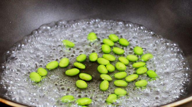 年龄大了要“养骨”,别只喝牛奶,建议常吃6样,腿脚有劲身体好