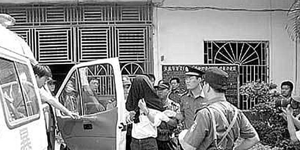 1993年,西安出现“吸血蝙蝠”怪谈,凶手伏法后,发现竟是案中案