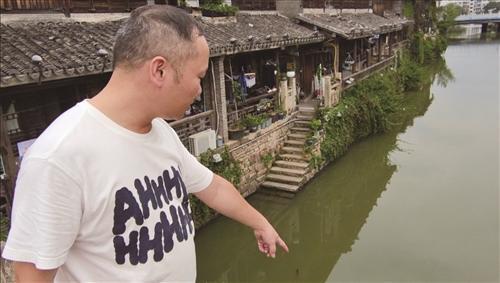 |女子落水 几十年没游过泳的“钓鱼佬”下水营救