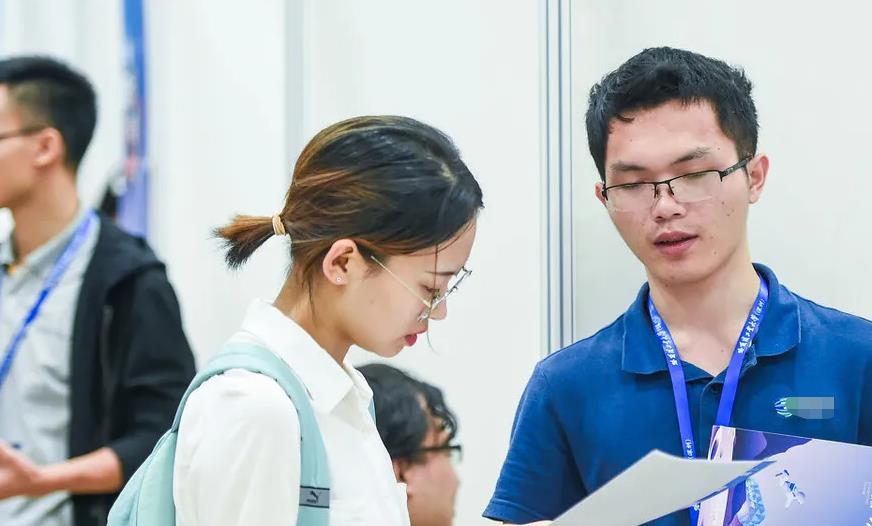 清华大学|清华硕士求职碰壁，HR坦言金本银硕铜博，揭开名校生的“遮羞布”