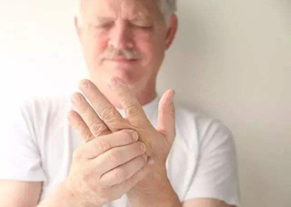 肾移植|身体出现四个现象可能在提醒你:脑血压高了,及早留意