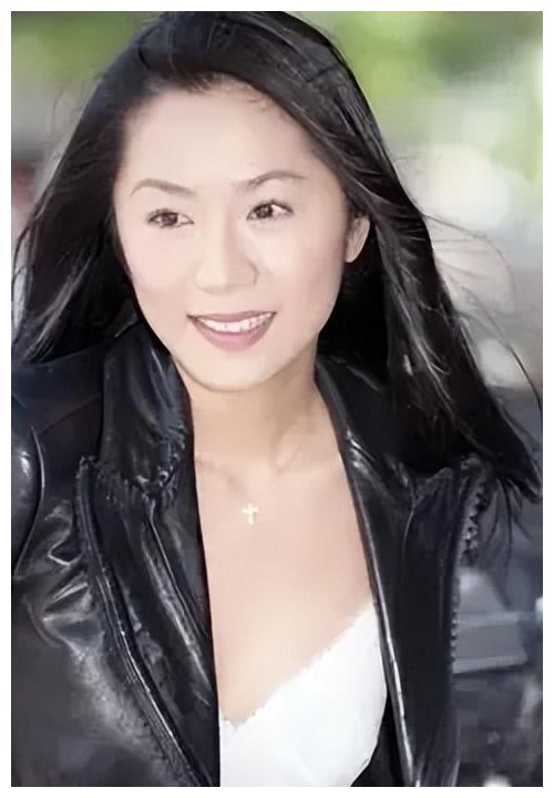 小姐姐|熬了7年终于挤走原配，嫁入豪门3年发病而亡，徐华凤的悲催人生