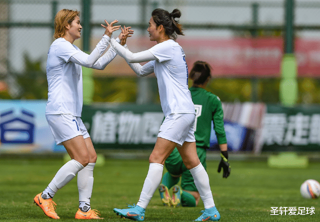 |6-0大胜！夺冠热门狂飙，第88分钟还在进球，4位女足国脚包办5球