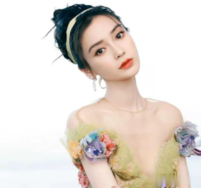 杨幂|这年头的明星,只剩性别是真的了