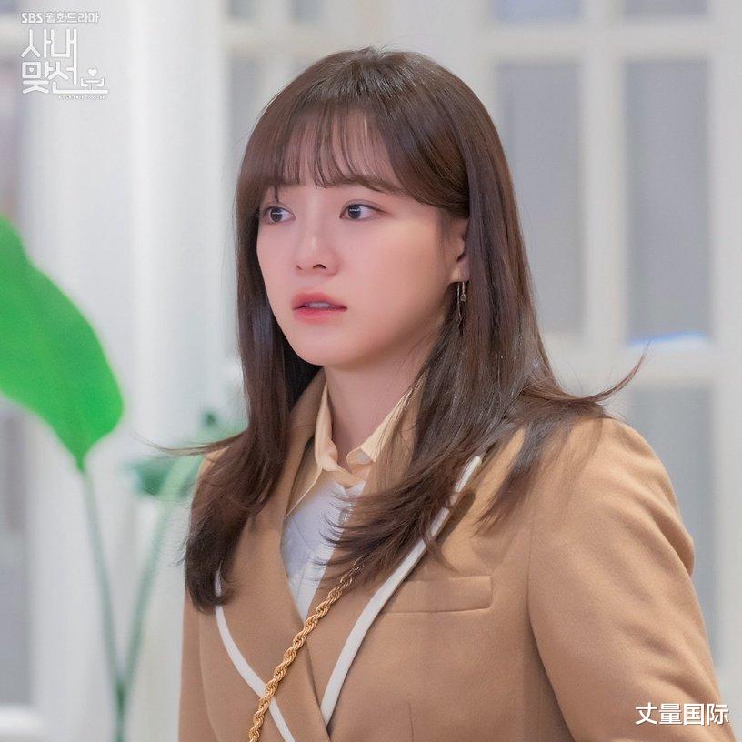 社内相亲|《社内相亲》正片「剪掉没播」5个剧情！这幕吻戏原本还有抱抱？