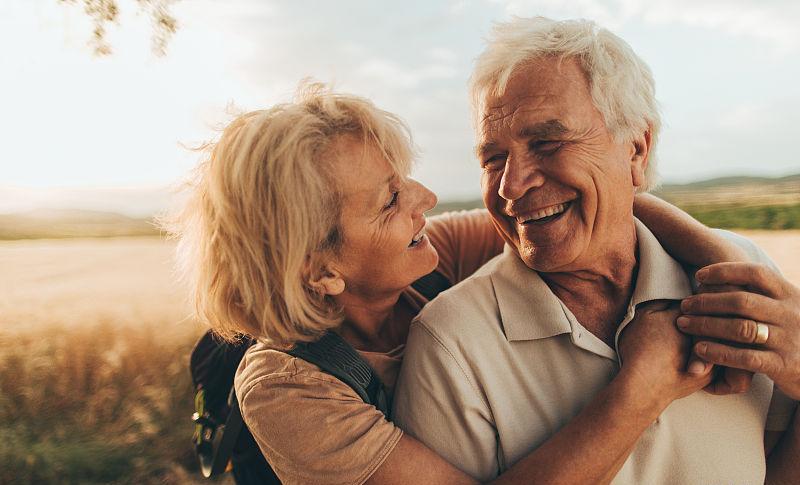 房价|婆婆让儿媳卖房，中介打电话来，儿子净身出户