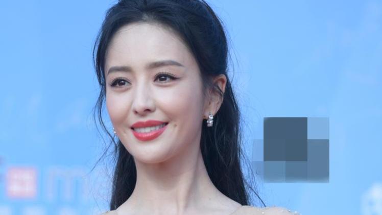 佟丽娅|海南电影节红毯：佟丽娅又美了，王宝强变好黑，李晨肿到认不出