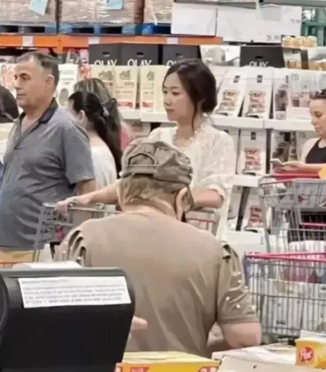 徐静蕾|大才女徐静蕾已经完全老了，身体发福，双眼无神