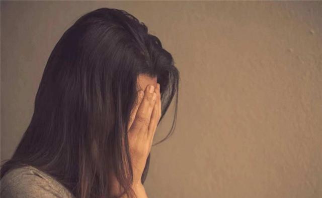 案例:女儿被绑架,劫匪打电话要50万赎金,妈妈砍价砍到3万