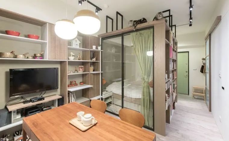 60平米的一房一厅，简约装饰适合现代单身白领，入户就被迷住了