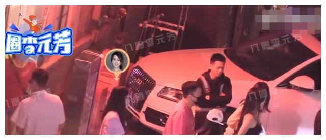 马苏|知名导演聚餐获5位女生相陪，摸头牵手关系亲密，马苏现身其中