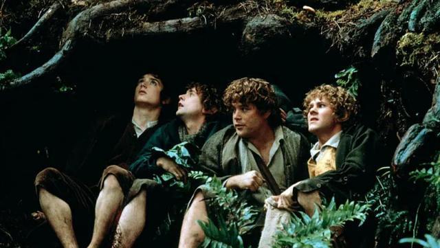 指环王|《指环王》热映21年：4个霍比特人沧桑认不出，两位老戏骨已去世