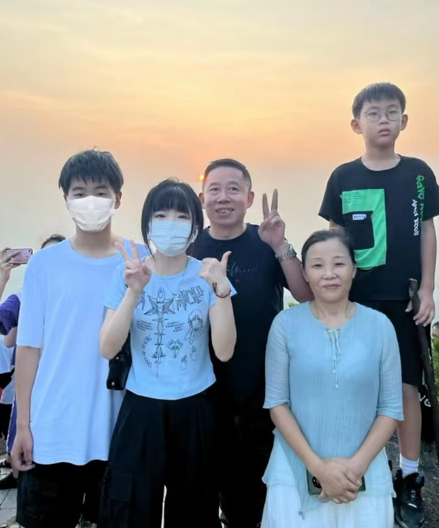 孙悦|孙悦把父亲寻子经历写成书,三姨为孙悦推新书,销量破万惹泪目