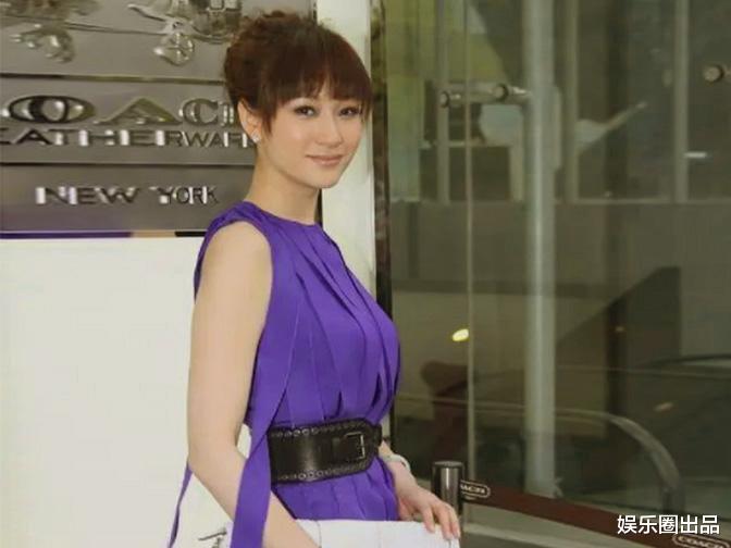 李小冉|李小冉穿紫色长裙亮相，被指“状态不输90后”，引起热议