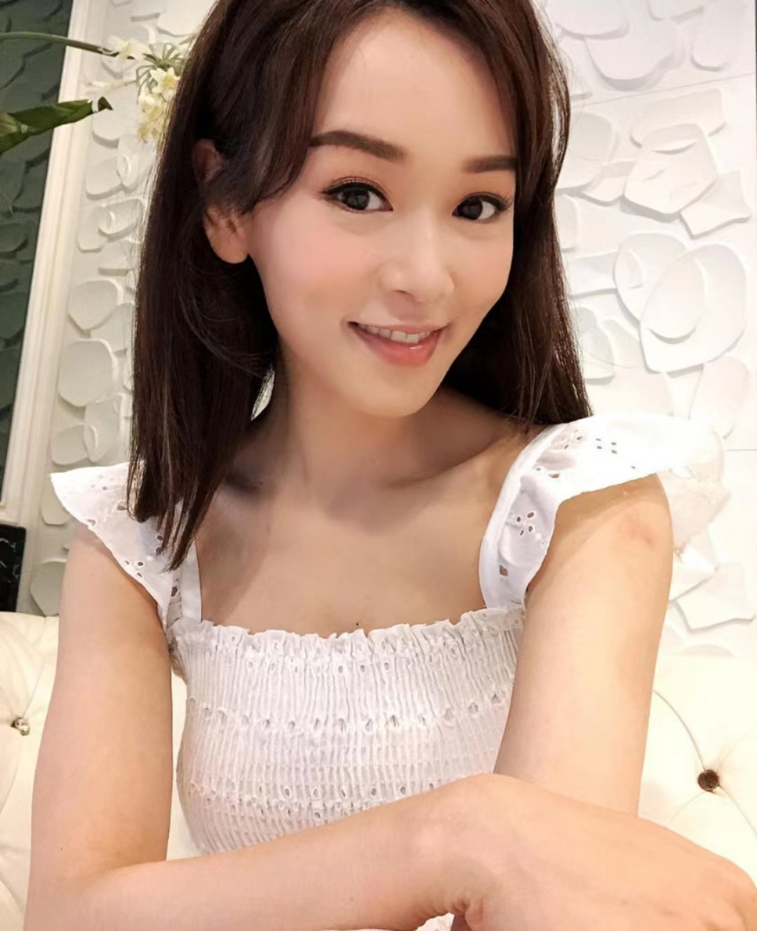 杨思琦|过气港姐直播付费连线，五分钟收上千元被群嘲，曾沦落夜店捞金