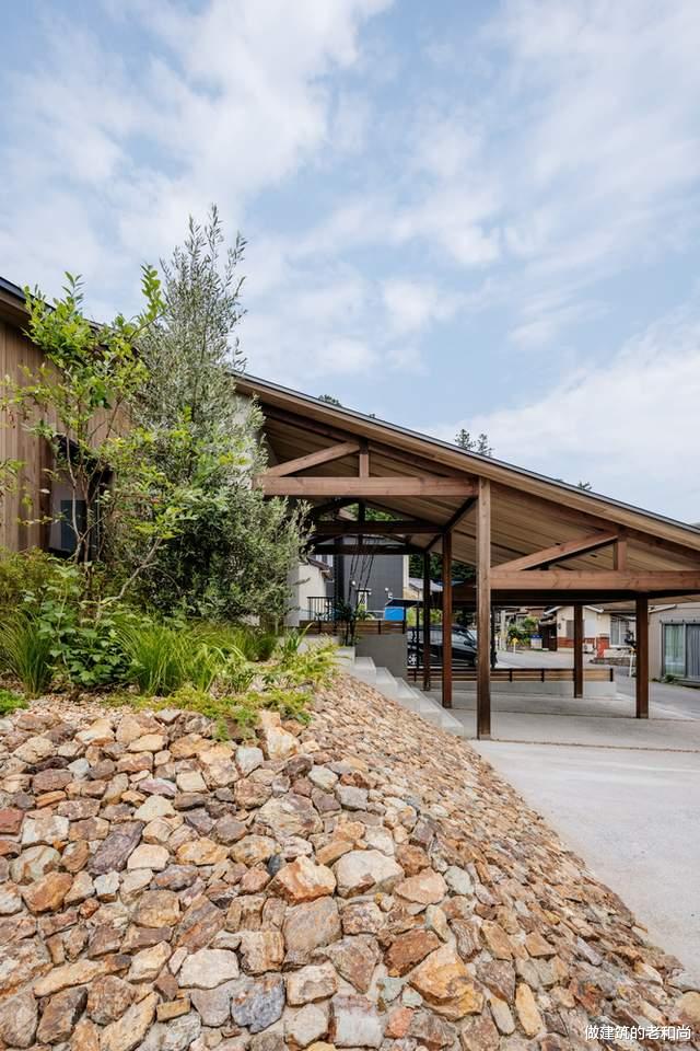 面积仅109㎡的住宅:一个大屋顶将所有空间融合在一起