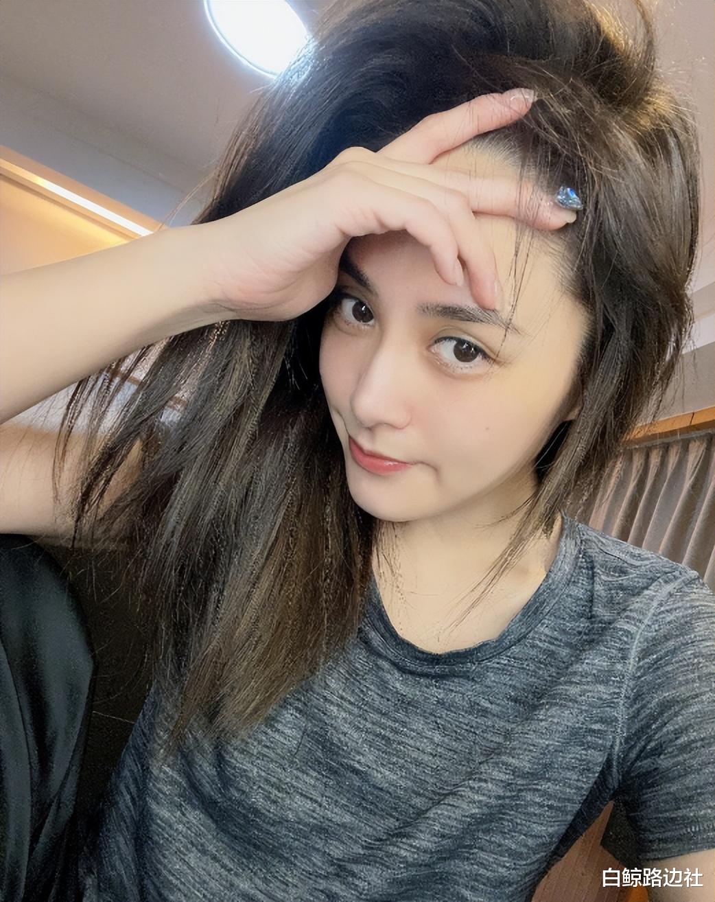 赖弘国|赖弘国晒夫妻合照!庆祝二婚妻子坐完月子,女方气质出众不输阿娇