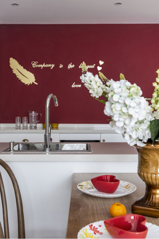 重庆90后创意业主库房改民宿,60㎡空间多彩又缤纷,看完超想住!