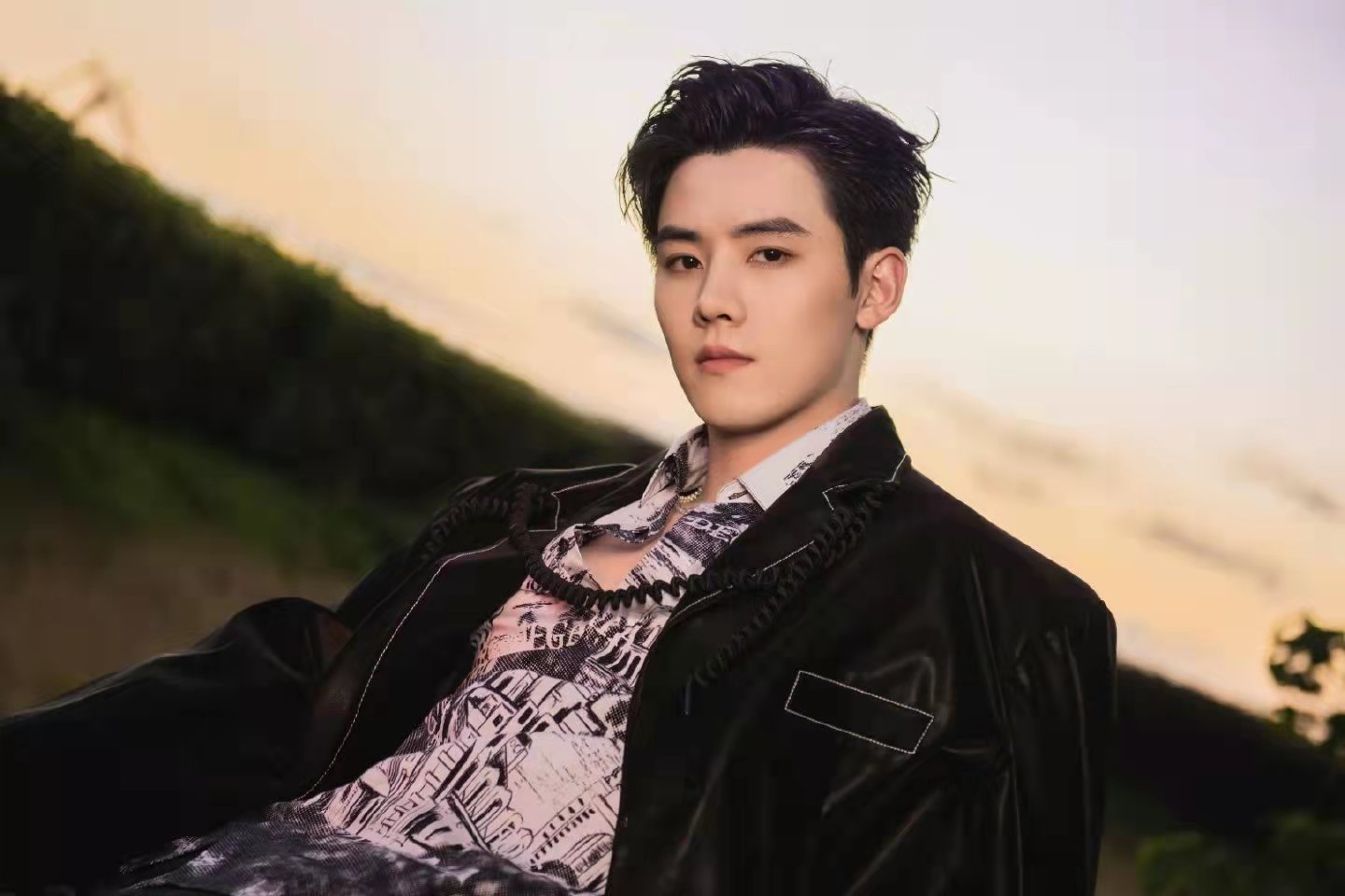 任豪|偶像明星任豪做核酸两次插队被路人指责