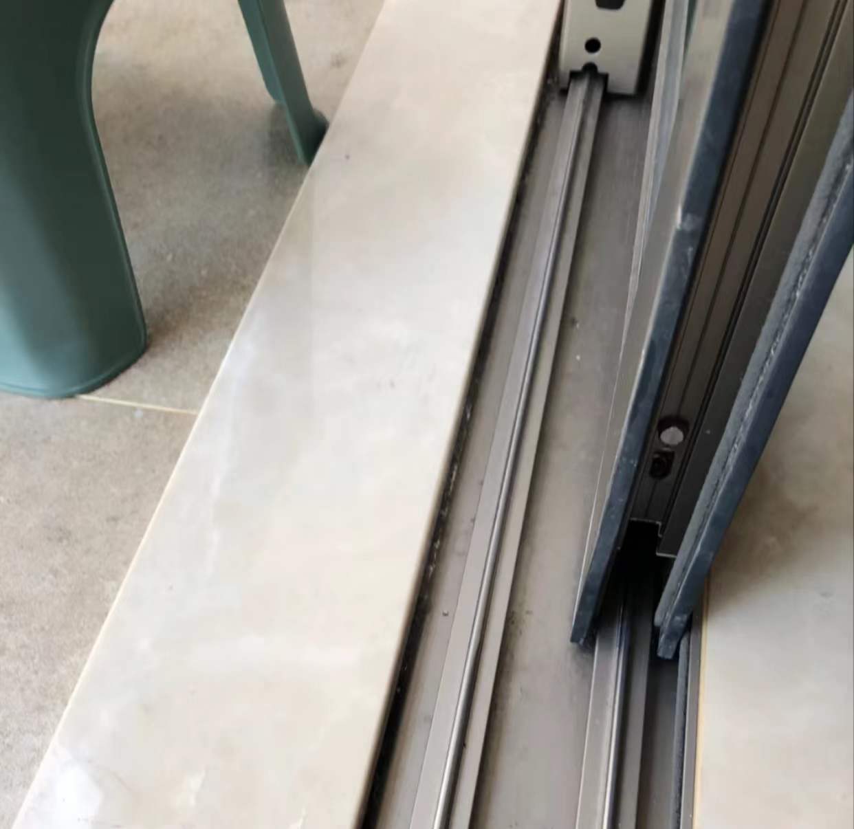 吊轨推拉门和地轨推拉门哪个好?我家换了3次,终于有答案了