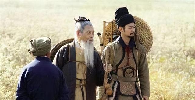 坟边长竹须迁坟,坟前两物成富人,“两物”是啥?有何道理
