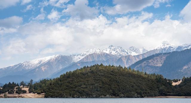 林芝|林芝山谷隐藏一个“东方瑞士”，雪山湖景美得大气，游客暂时不多