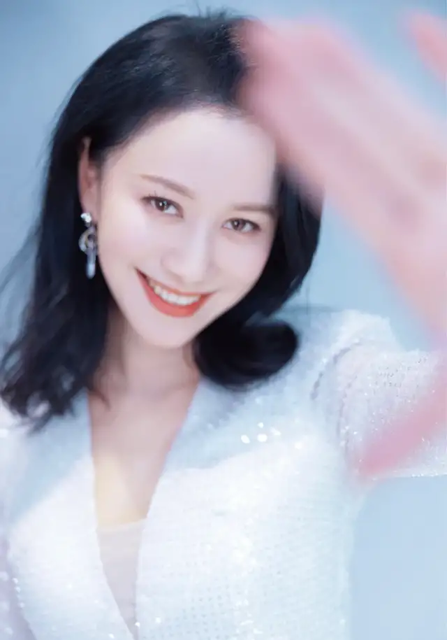 倪虹洁|名牌大学高材生,因广告走红,替前夫背千万债,今44岁活出了自己