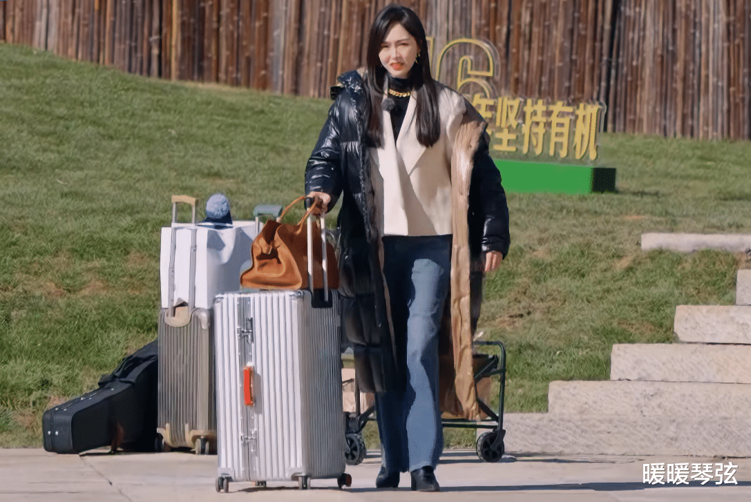 唐嫣|唐嫣首次参加节目自称慢热,穿1万的羽绒服,公开了圈内异性好友