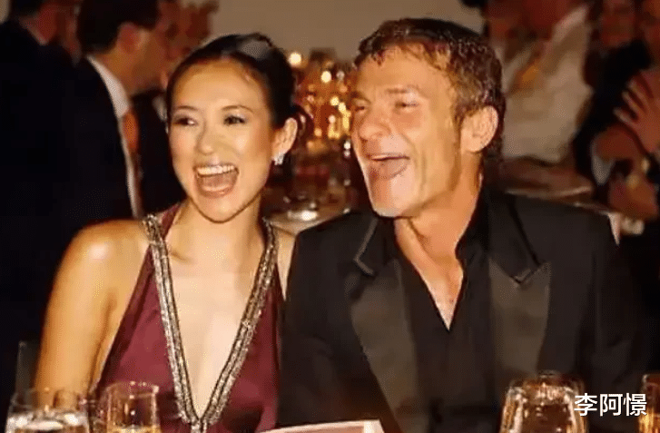 章子怡|章子怡当年幸好没有嫁给他!外籍富豪前男友近照曝光,太过触目惊心