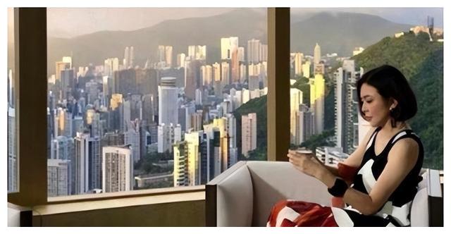 倪萍|年轻时倾国倾城，老了却成“土肥圆”，这9位发福的女星让人惋惜